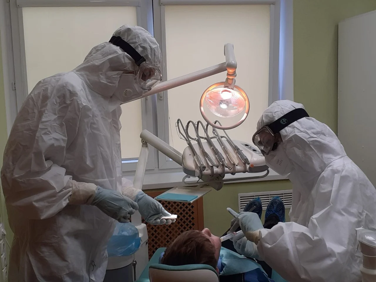 В детской стоматологии на улице Буткова получили помощь около ста пятидесяти пациентов с симптомами ОРВИ и коронавирусом