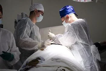 В Онкологическом центре Калининградской области продолжается активная оперативная деятельность по профилю опухолей молочной железы. С начала года онкологами-маммологами выполнено уже более 400 операций.